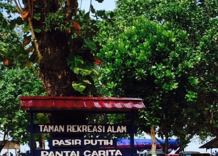 Pesona Pantai Pasir Putih Carita: Destinasi Wisata Andalan Banten