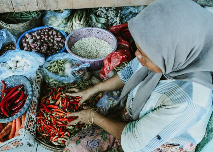 Harga Cabai dan Bawang di Pasar Rangkasbitung Naik, Pembeli Berharap Kembali Stabil