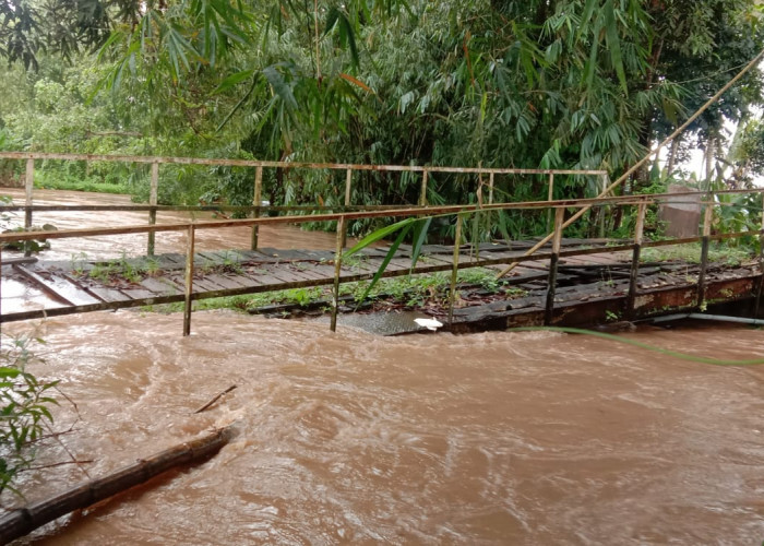 Jembatan Langensari di Pandeglang Ambruk, Pemdes Minta Pemkab Bangun Permanen 