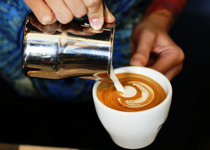 Suka Ngopi Tapi Takut Efek Samping? Intip Waktu Terbaik Minum Kopi Biar Jauh dari Mati Muda