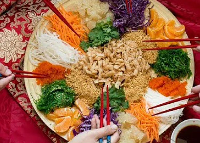 Serunya Tradisi Yu Sheng Salad Tos Kemakmuran Dalam Perayaan Imlek