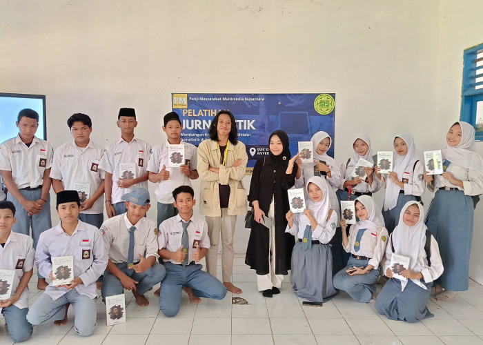 Belajar Desain dan Layout Majalah, Santri Ponpes Al-ihsan Asah Kreativitas Jurnalistik dan Visual