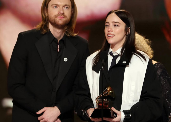 Billie Eilish Menang Song of the Year Grammy 2026 dengan “Wildflower” dan Sampaikan Pesan Keren di Panggung