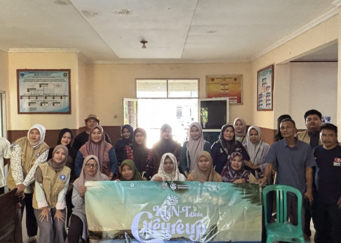 Sosialisasi Kewirausahaan dan Digitalisasi UMKM: Pembuatan Media Pembayaran QRIS di Desa Citeureup
