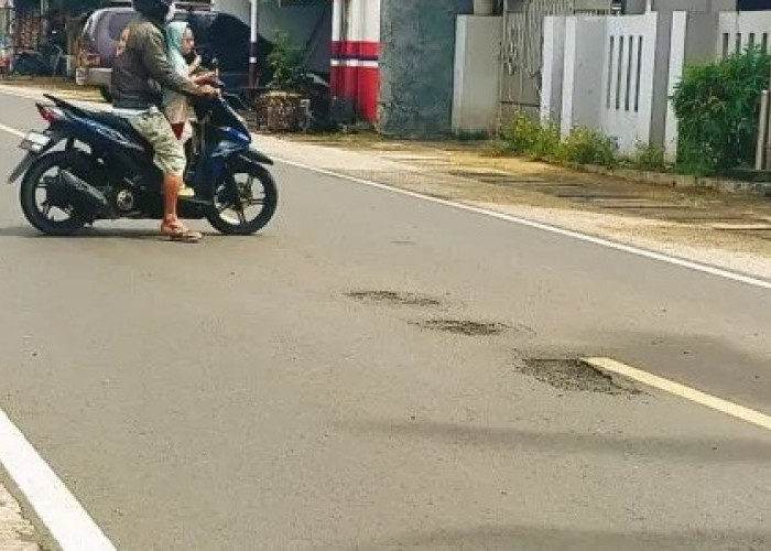 Tidak Lama Diperbaiki, Aspal Jalan di Pandeglang Sudah Terkelupas, Cek Info Jenis Aspalnya