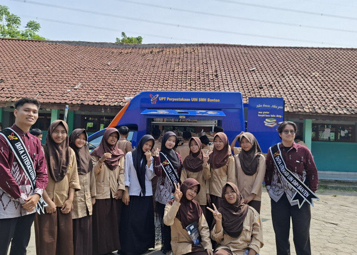 Lawan Gadget, Mobil Perpustakaan Keliling UIN Banten Gencarkan Sosialisasi Literasi ke Sekolah-Sekolah