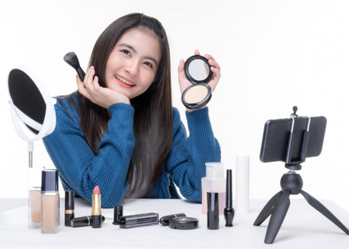 Rahasia Makeup Sempurna, Tips Sesuai Bentuk Wajah & Warna Kulit!