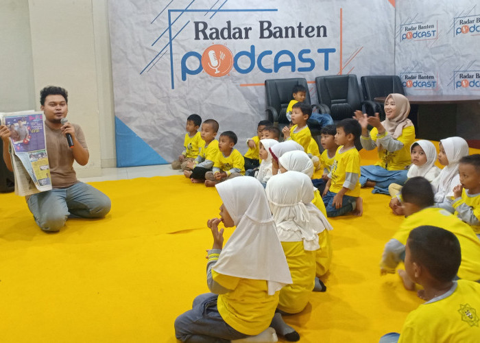 Kenalkan Media Komunikasi Koran, TK IT Bismillah Kunjungi Radar Banten