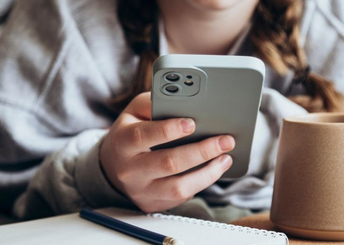 Mencari Gejala Overthinking di TikTok Bukanlah Self-Awareness, Ini Alasannya