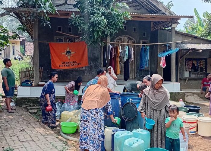 MAHAPEKA UIN Banten Salurkan Air Bersih untuk Warga Kaduela