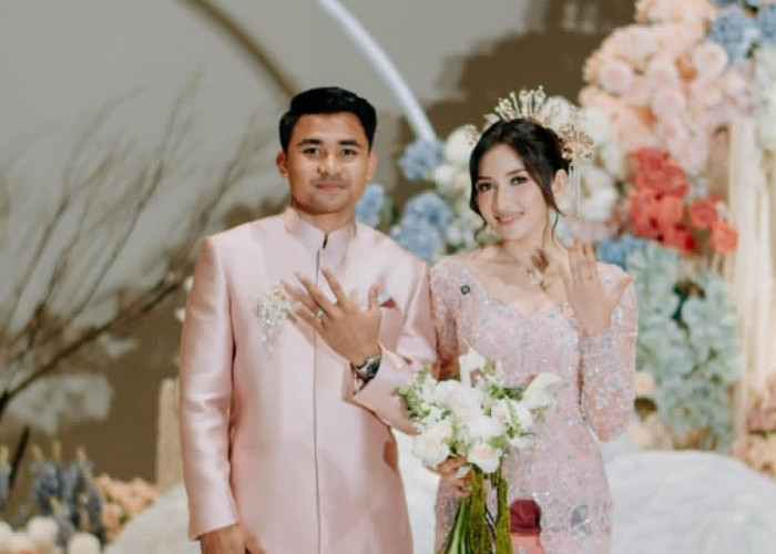 Asnawi Mangkualam Resmi Lamar Yuriska Patricia, Busana Adat Bugis Bernuansa Pink Curi Perhatian