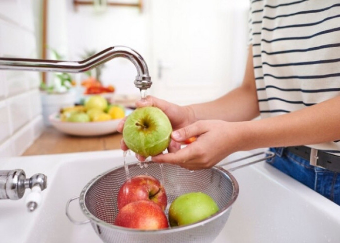 ‎Salah Cuci Buah dan Sayur Bisa Picu Penyakit Serius, Ini Cara Aman yang Harus Kamu Tahu!