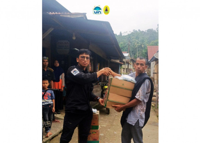 Relawan KMPLHK RANITA UIN Jakarta Berjalan 2 Hari Menuju Lokasi Bencana