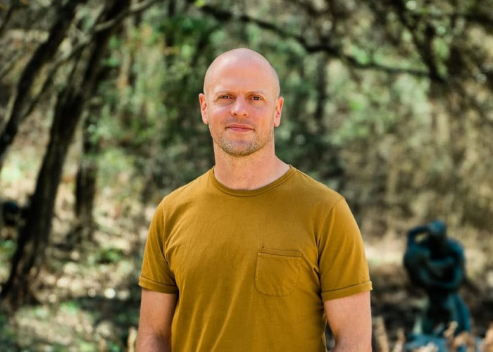 Cemas? Ini Dia Teknik Ampuh Tim Ferriss dalam Mengatasi Tantangan Hidup