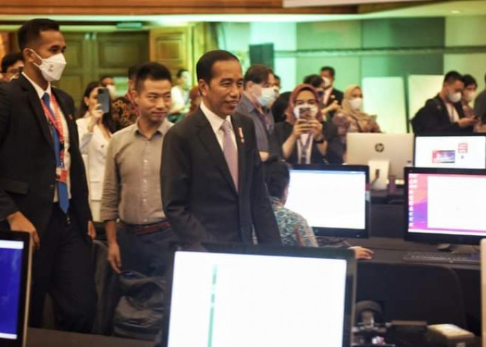 Jokowi Cek Fasilitas Media Center KTT G20 di Bali