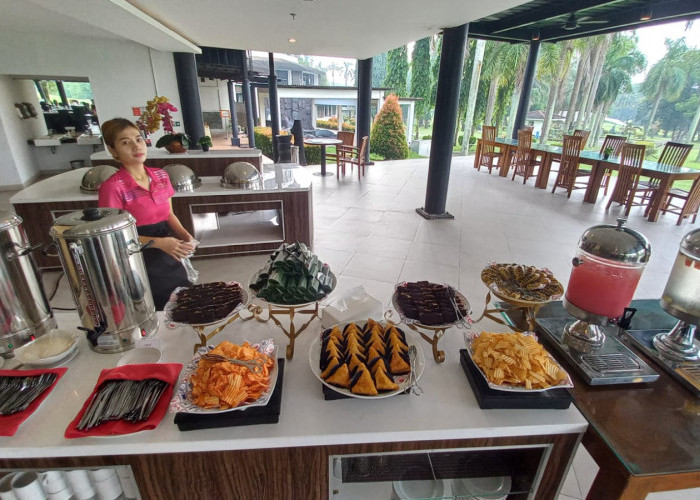 Menikmati Pemandangan Padang Golf Sambil Menyantap Menu Nusantara, Korea dan Jepang di Birdie Cafe & Restoran