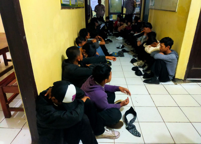 Mau Tawuran, Puluhan Siswa SMK di Pandeglang Berhasil Ditangkap dan Ditahan Polisi 