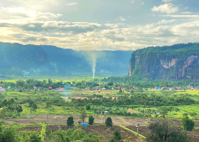 Lembah Harau, Wisata Sumatera Barat yang Membuatmu Merasa Berada di Dunia Anime Isekai