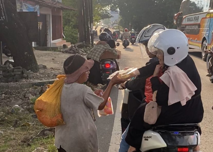 PMII Rayon FH Untirta Gelar Aksi Berbagi, Wujudkan Nilai Hablumminannas di Bulan Ramadan