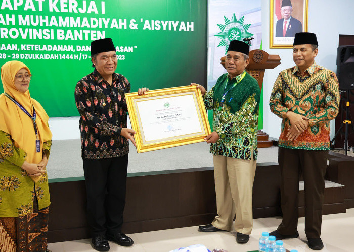 Muhammadiyah Banten Berikan Penghargaan kepada Pj Gubernur Al Muktabar