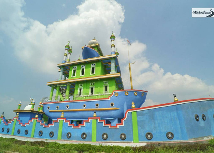Misteri Masjid Kapal Bosok: Ziarah Unik di Tengah Sawah Banten