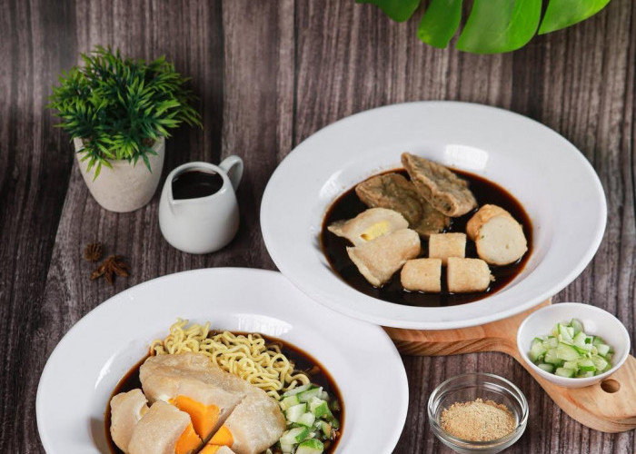 Pempek Lotus Serang yang mempromosikan produk pempek khas Palembang di Kota Serang