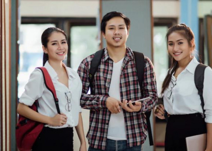 Kuliah Lancar Tapi Dapat Cuan? 9 Pekerjaan Ini Cocok untuk Mahasiswa