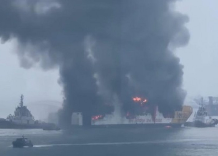 KMP Batumandi Terbakar di Selat Sunda, Menhub Minta Polri dan KNKT Usut Penyebabnya