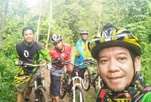 Trek Gowes Desa Talaga - Luwuk: Lewati Lereng Bukit, Pemandangannya Asyik