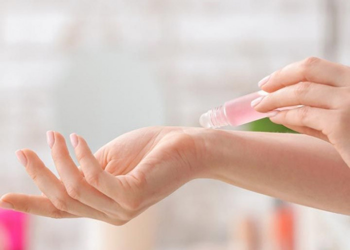 5 Cara Pakai Parfum Roll-On agar Wanginya Lebih Awet dan Nggak Cepat Hilang