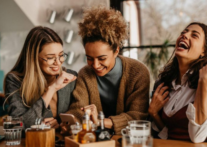 Friendship Recession di Usia 30-an: Kenapa Teman Makin Sedikit dan Cara Menjaga Pertemanan?