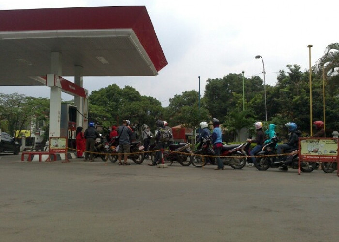 Antrean BBM di Bali Mengular, Pertamina Kerahkan Truk Tangki untuk Percepat Distribusi