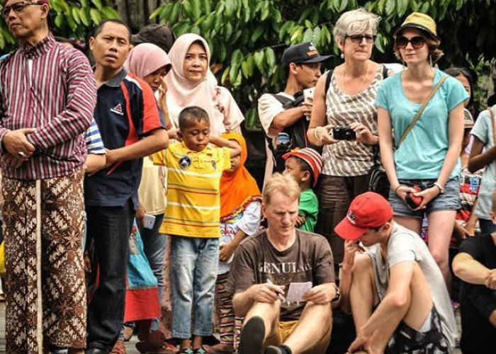 Kalau Beda Budaya, Masih Bisa Nyambung Ngobrol Nggak Sih? Ini Jawabannya
