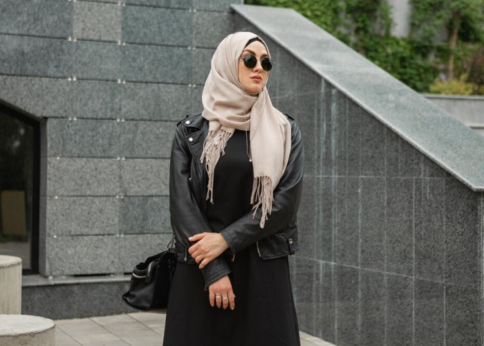 Baju Lebaran: 10 Warna Hijab yang Cocok Dengan Gamis Hitam