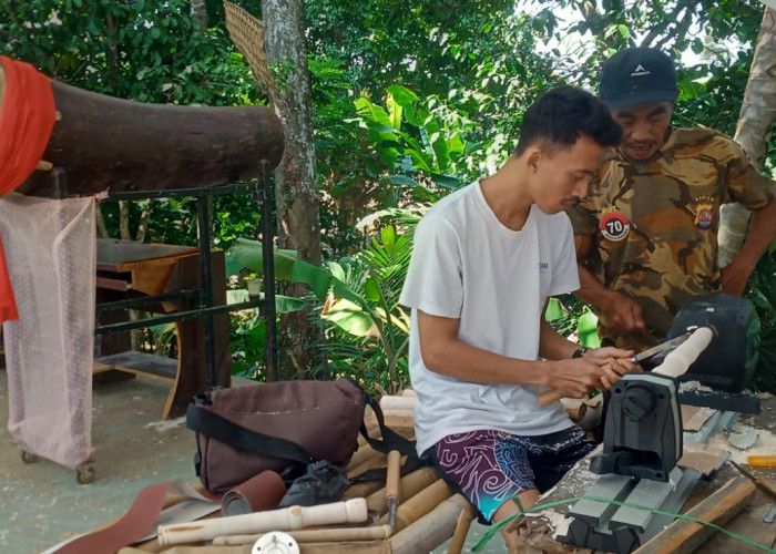 Warga Juhut Pandeglang, Lewat BUMAS Ciptakan Stik Bedug Bernilai Ekonomis Tinggi