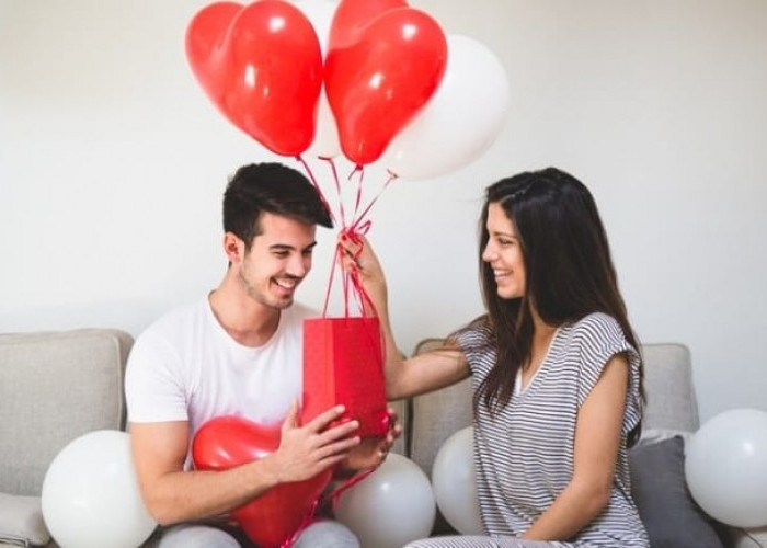 4 Cara Menikmati Hari Valentine yang Berkesan Tanpa Harus Keluar Rumah, Bisa Hemat Budget