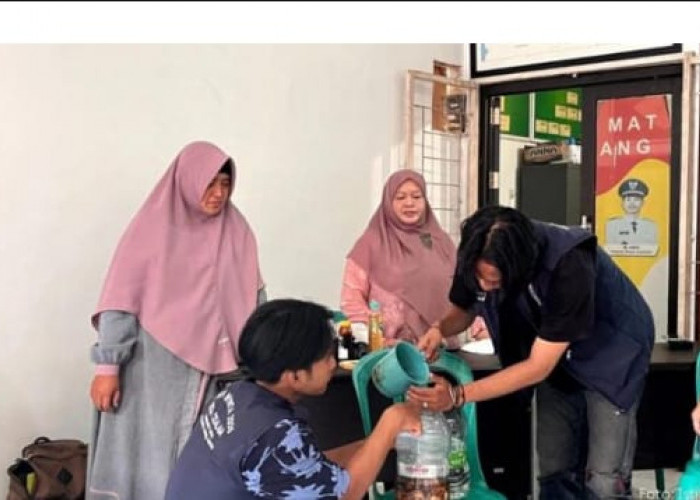 PUKTANI Jadi Upaya KKM Kelompok 16 Edukasi Petani Kelola Limbah Organik Bernilai Manfaat