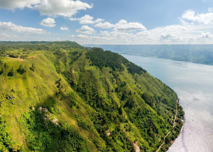 Wisata Bukit Senyum, Tempat Liburan Murah Meriah dengan Pemandangan Memukau 