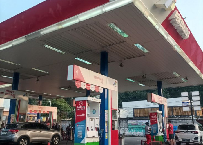 Kenaikan harga Pertamax dan nasib kelas menengah yang semakin tercekik