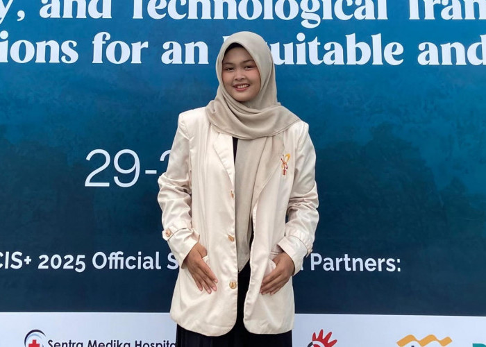 Neneng, Mahasiswa yang Memulai Karier MC di Tengah Kesibukan Kuliah