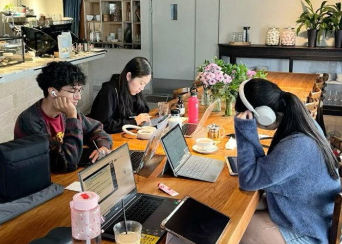 Bukan Sekadar Ngopi, Ini Alasan “Ngafe Kalcer” Gen Z Terus Bertahan