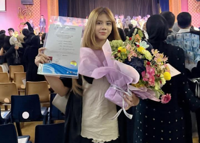 Tampil Kompak, Safeea Ahmad Rayakan Kelulusan SMP Didampingi Ahmad Dhani dan Mulan Jameela