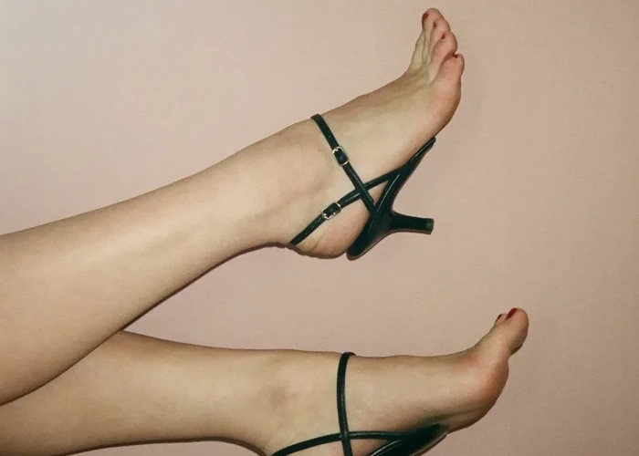 Tren 'Sepatu Nyeker' Muncul Lagi, Jeffrey Campbell Rilis High Heels Tanpa Sol