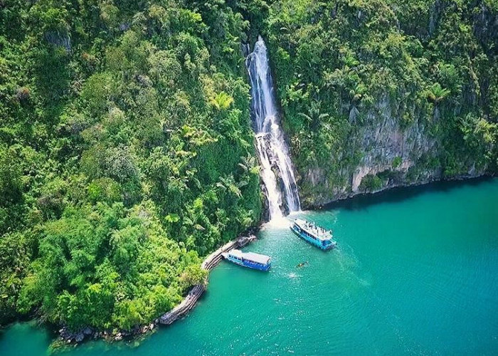 Menelusuri Air Terjun Spektakuler di Indonesia yang Menyihir Dunia