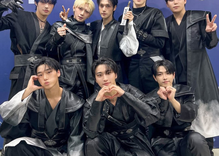 Gebrakan Baru! ATEEZ Ajak ATINY Menyelami Sisi Berkilau Lewat ‘GOLDEN HOUR’