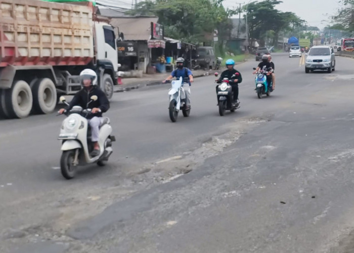 Jalur Mudik di Jalan Raya Serang–Jakarta Dipenuhi Lubang dan Gelombang
