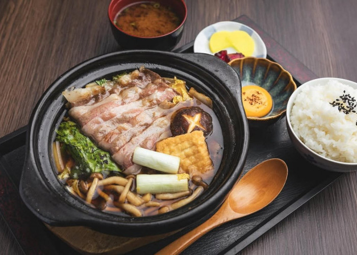 Sukiyaki Homemade: Hangatkan Hari dengan Rasa Jepang yang Menggugah Selera