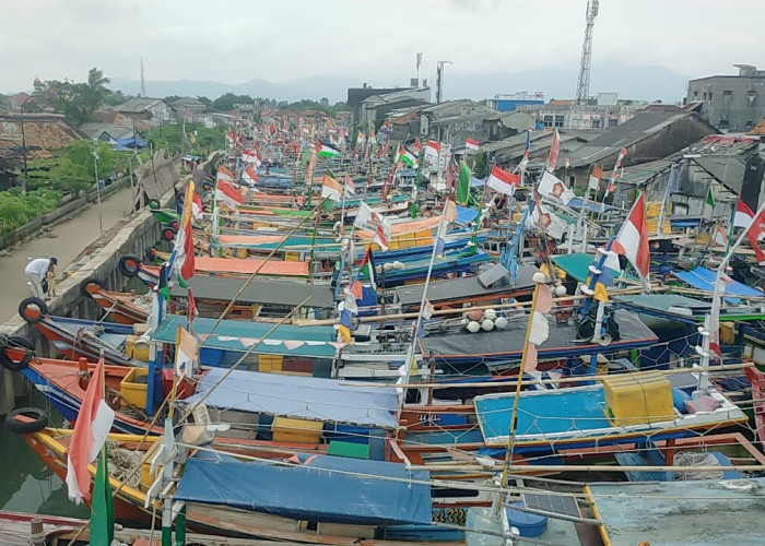 Rela Jadi Pemulung Demi Menyambung Hidup, Nasib Nelayan di Pandeglang saat Ombak Pasang