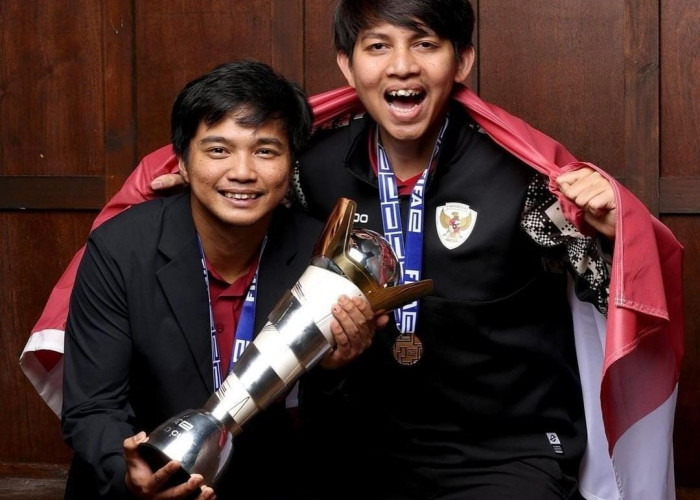 Ichsan dan Manar Jadi Juara Dunia Pertama FIFAe World Cup Football Manager 2024