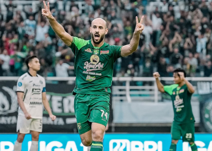 Persebaya Memimpin, Persib Menguntit, dan Borneo Terjungkal